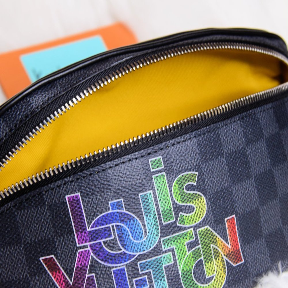 NEW UNUSED LOUIS VUITTON DAMIER GRAPHITE BUMBAG - Picture 15 of 15
